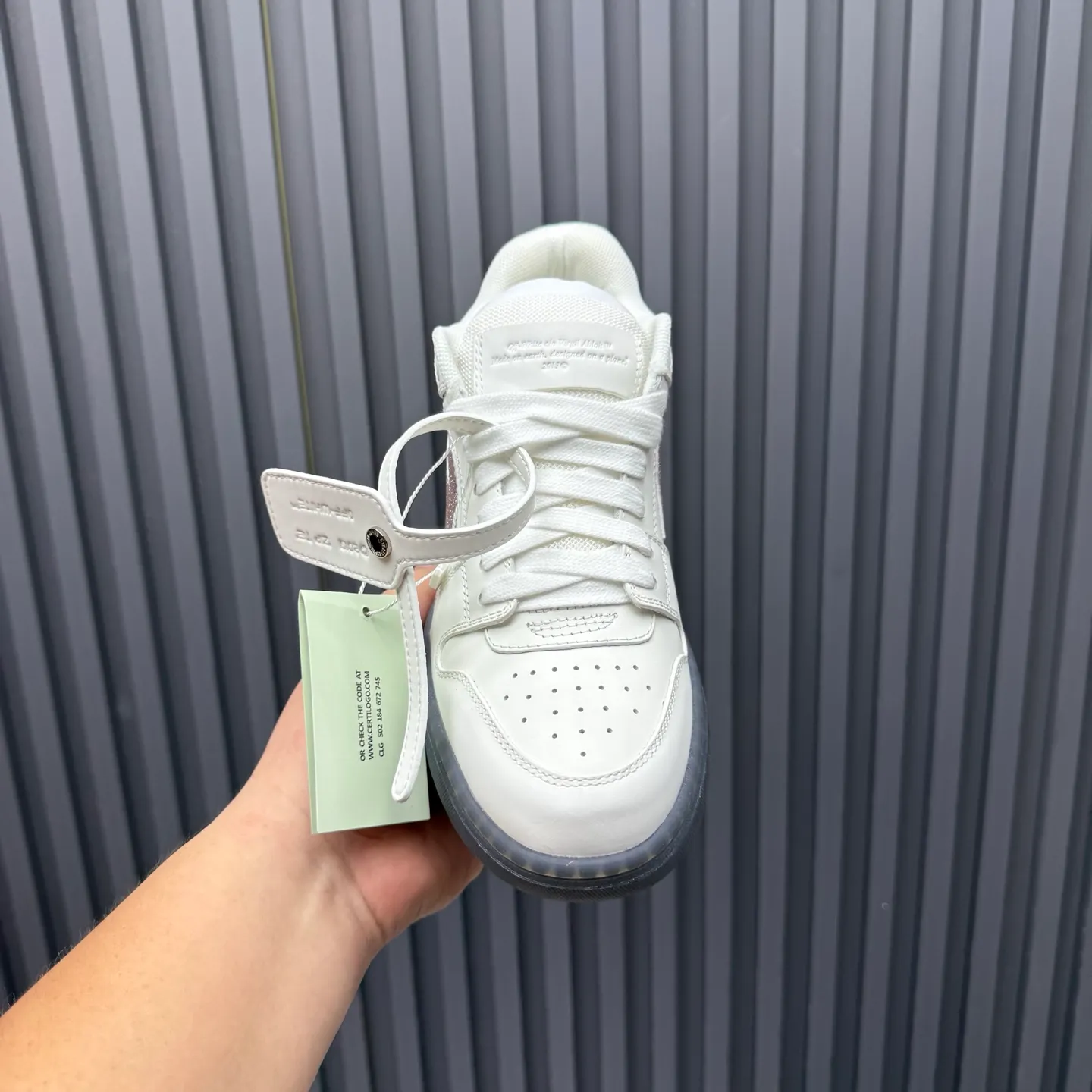 【off- white】P: 620💰Couple model👫, Size: 35-44 (Customized for men 38.45.46) High-quality version👊 "Out of office" series original molding, original lasting, production process 1:1 Original ➰OFF GRAY WHITE OW ➰ First-layer cowhide Imported skin-friendly and environmentally friendly polyester mesh Original molding high elastic and environmentally friendly molding pad Made with the original lasting process. The original molded rubber outsole (never yellows and deforms) has a super correct shape, bright color and strong three-dimensional effect👍. Packaging💯Full set of packaging synchronized with the official website (branded paper, certificate of quality, branded cloth bag)